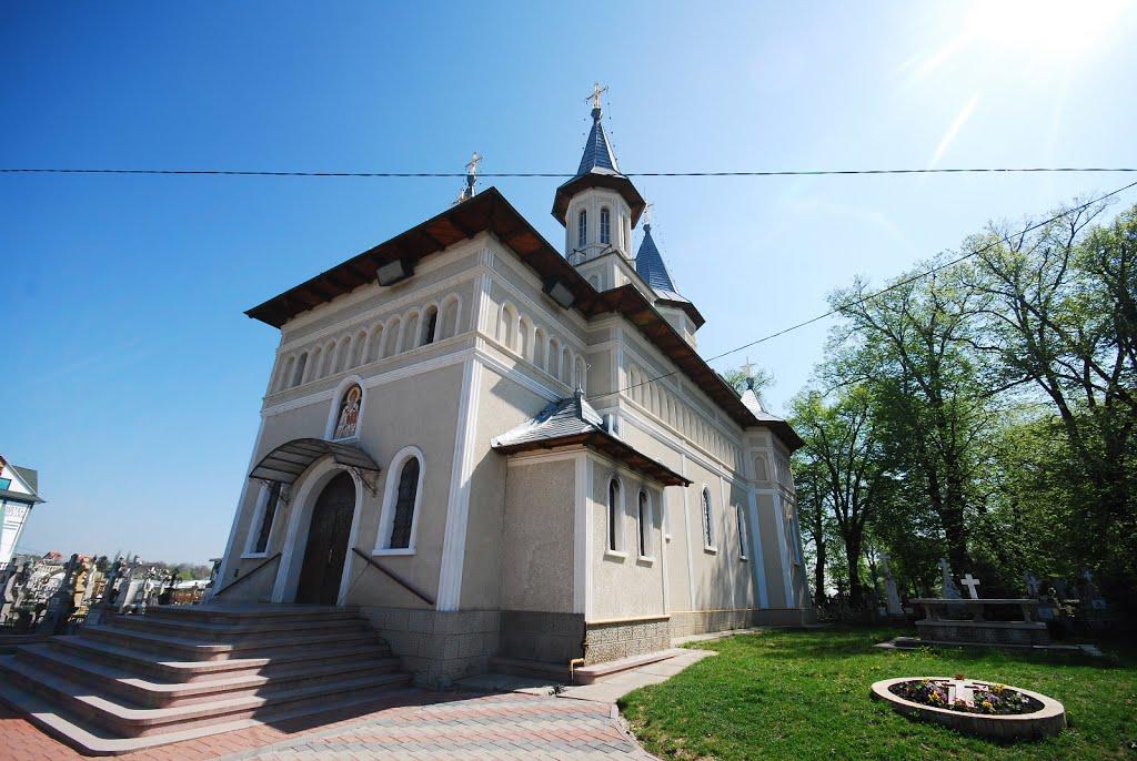 Biserica - vedere exterioară