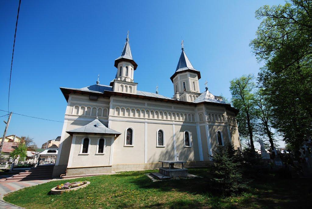 Biserica - vedere exterioară